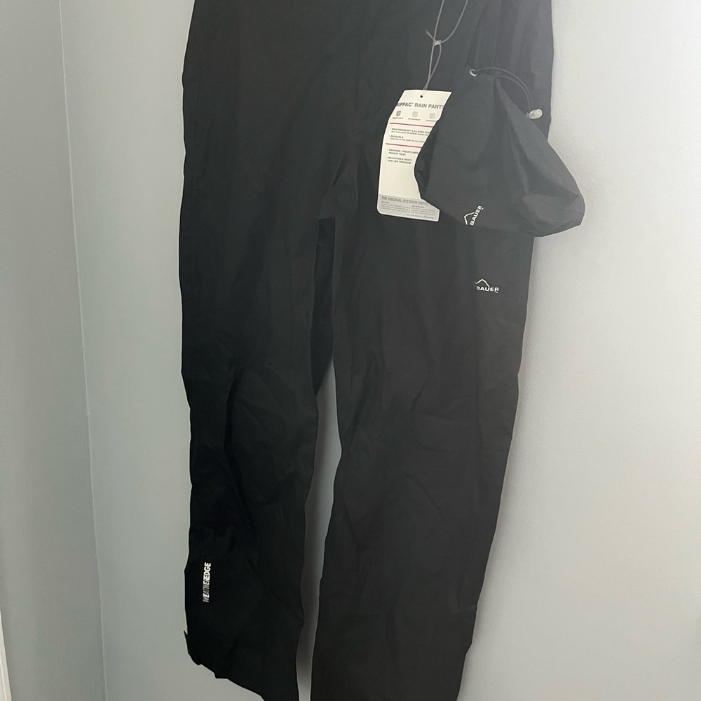 Eddie Bauer women’s black Rippac rain pants